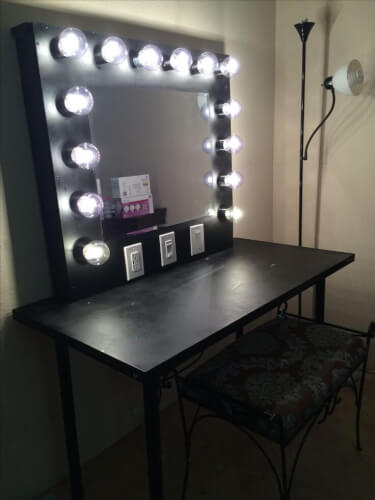 DIY Vanity Mirror with Light Bulbs