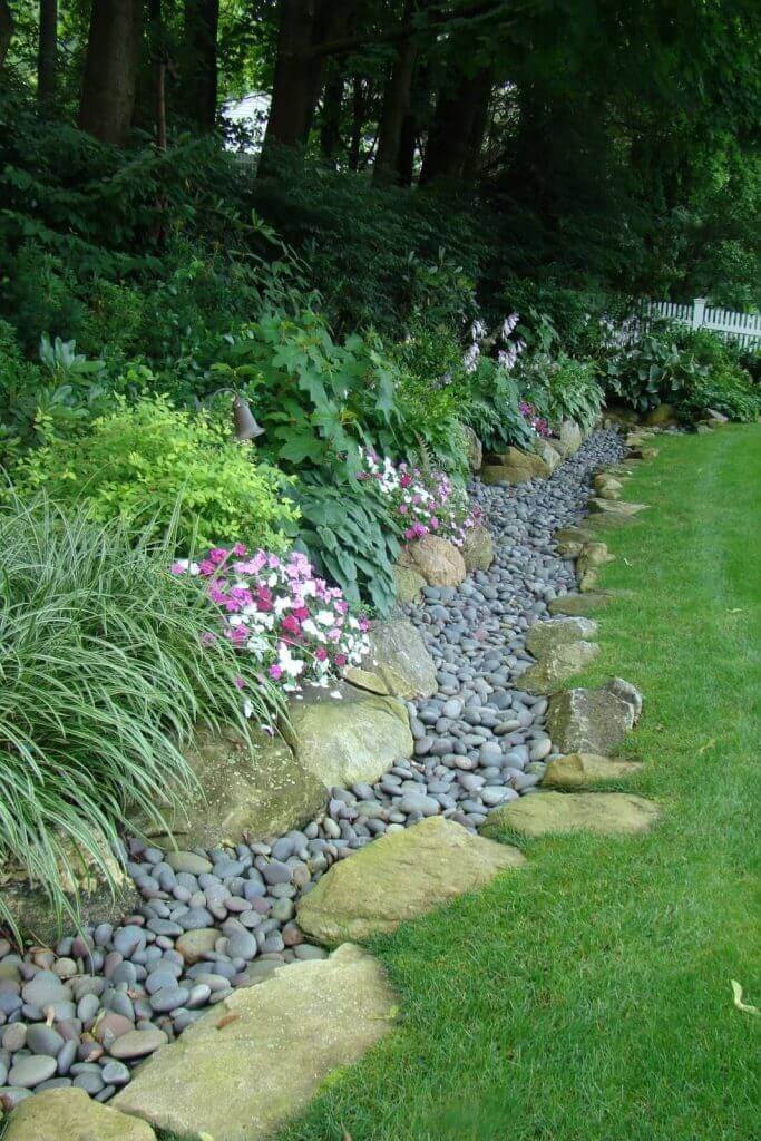 Natural Lawn Edging Ideas Flowing Lawn Edging Stones
