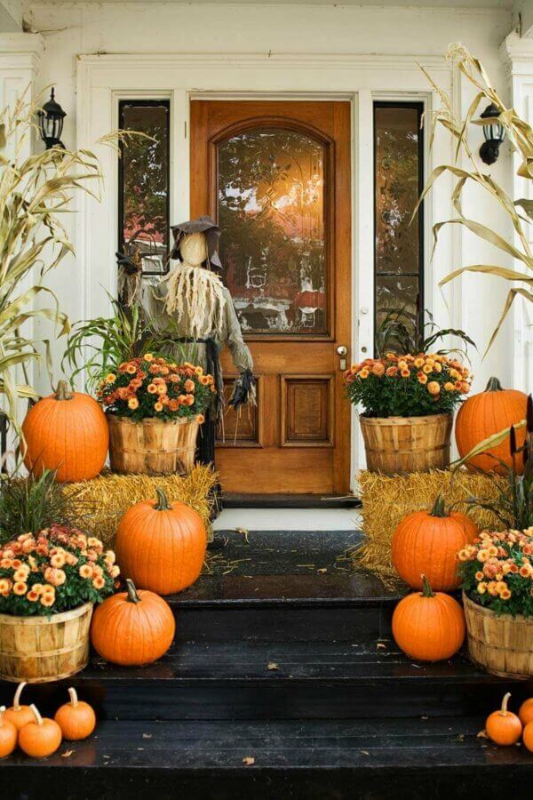 Outdoor Fall Yard Decor Don’t Forget the Pumpkins