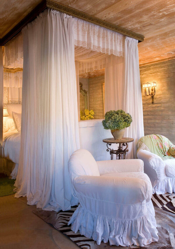 Romantic Bedroom Ideas for Anniversary All-white Romantic Bedroom