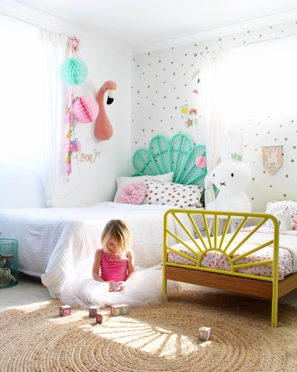 Twin Teenage Girl Bedroom Ideas Focus on the Walls