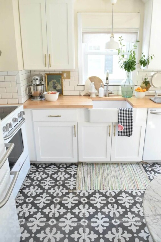 white tile Floor Kitchen Ideas Country-style Tiles